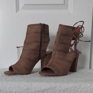 XOXO Women's Brown Peep-Toe Lace-Up Heels. SIZE 10. 4" Heels.